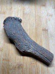 JELENÍ PARŮŽEK PRO PSY půlený 21,1cm