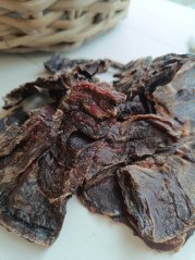 SRNČÍ SUŠENÉ MASO PRO PSY A KOČKY 90g