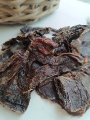 SRNČÍ SUŠENÉ MASO PRO PSY A KOČKY 90g